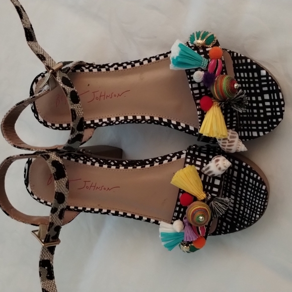 Size 7 Betsey Johnson chunk heel sandal with tassel accents - Picture 2 of 6